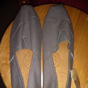 Toms slip ons